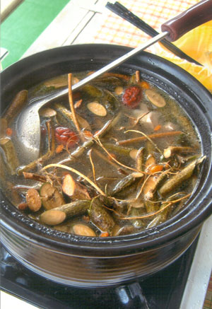 The menu said: 'chicken in fig tree soup'! To my amazement the broth was full of sticks, some chicken, goji berries, and jujubes (their interpretation for figs). The sticks were slender roots and stalks (hard enough for a beaver) of the Gobo (burdock) plant, which is suppose to bring one good health, if not at least, a good giggle.